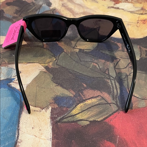 Sunglasses - Picture 3 of 4